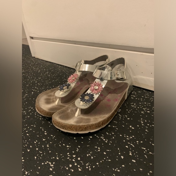 Girls sandals fancy shoes shiny birkenstock slip on flip flops girls size US 3 - Picture 3 of 4